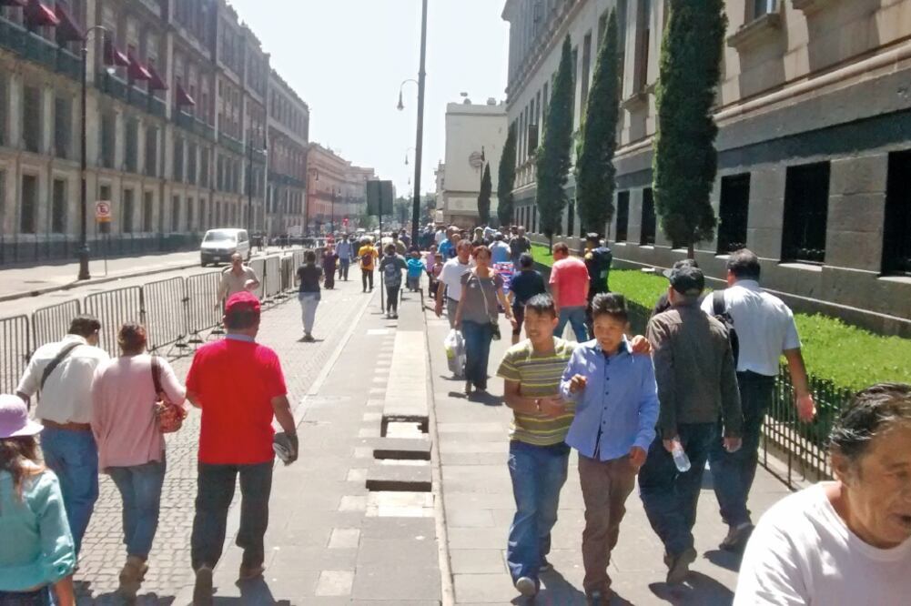 Se informó que en vialidades como avenida Juárez, Correo Mayor, Pino Suárez, 20 de Noviembre, las banquetas se encuentran libres de comerciantes (EDUARDO HERNÁNDEZ. EL UNIVERSAL)