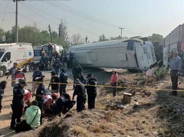 Tren embiste autobús de pasajeros en Atitalaquia, Hidalgo; hay 5 heridos graves y un muerto