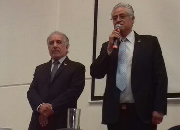 Renuncia rector de la UAEM y reitera aspiración política