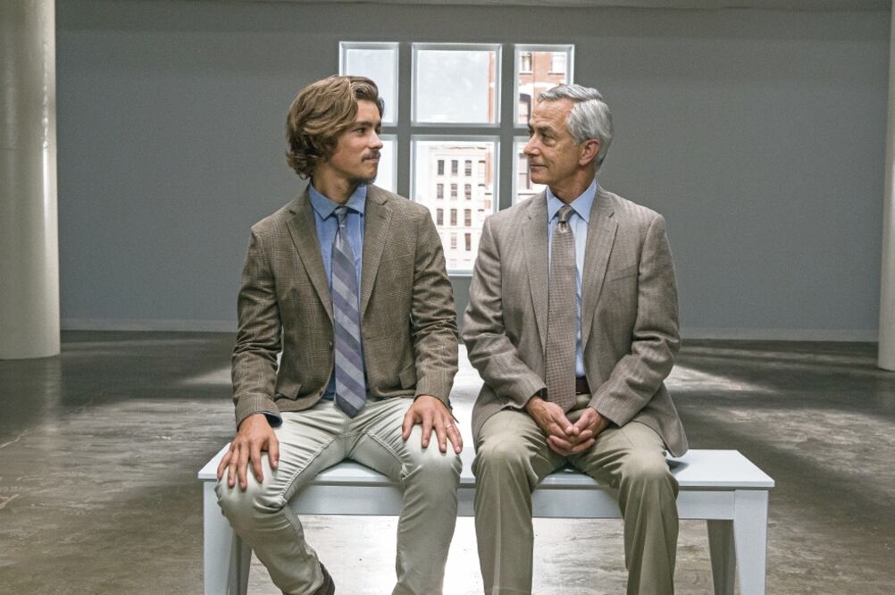 El joven Brenton Thwaites y el nominado al Oscar David Strathairn son los protagonistas de la historia. (IMAGEM FILMES)