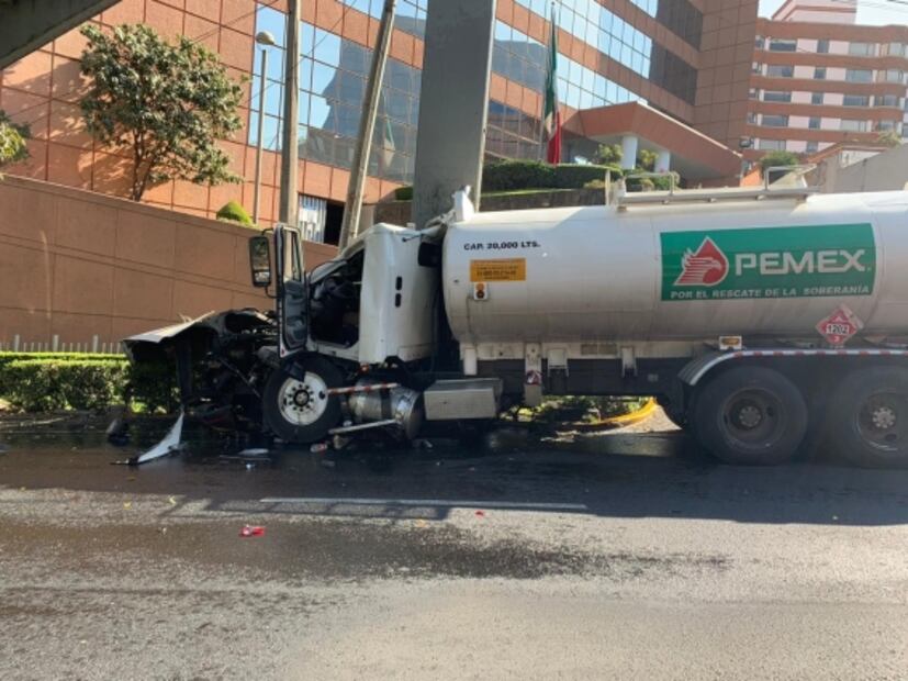 Choca pipa de Pemex sobre la Picacho-Ajusco; desalojan a vecinos