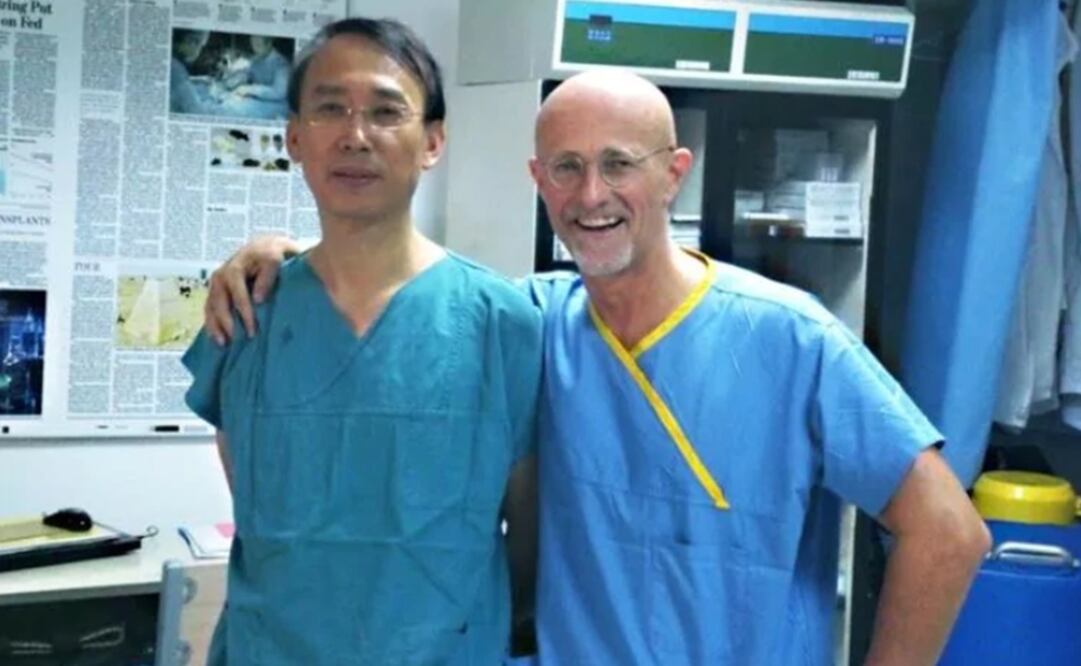 Ren Xiaoping y Sergio Canavero se preparan para practicar en China el primer trasplante de cabeza del mundo. (FOTO: Especial)