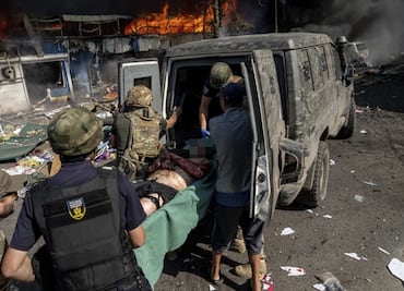 Ataque ruso a mercado en Ucrania fue deliberado, acusa Zelensky