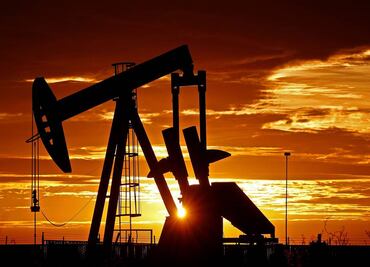 OPEP y productores acuerdan reducir producción de crudo en casi 10 millones de barriles diarios