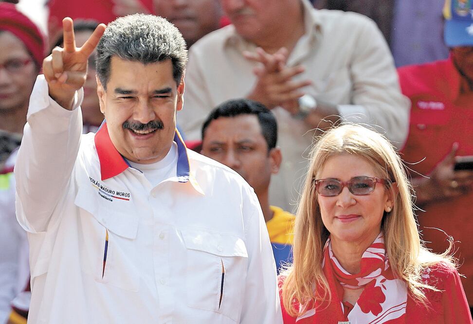 El presidente de Venezuela, Nicolás Maduro, y su esposa Cilia Flores durante un evento oficial en Caracas el pasado 20 de mayo. ARCHIVO RUETERS