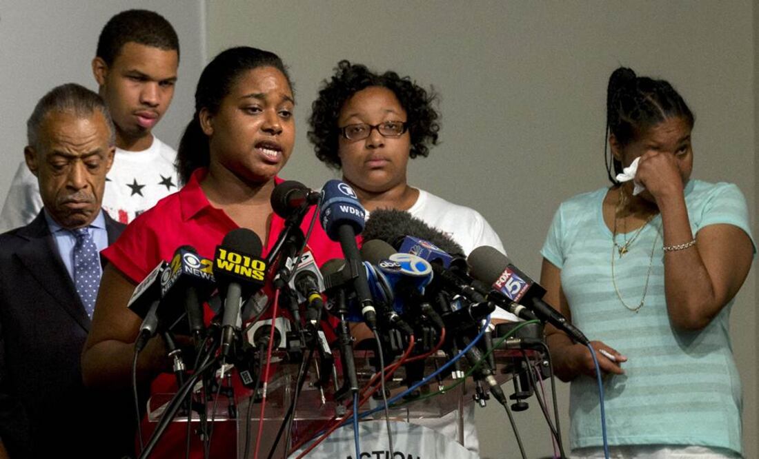 El hombre imploró varias veces, "no puedo respirar" , cuando el agente Daniel Pantaleo lo arrojó al suelo con un brazo al cuello. Garner perdió el conocimiento y fue murió en un hospital Foto: Reuters