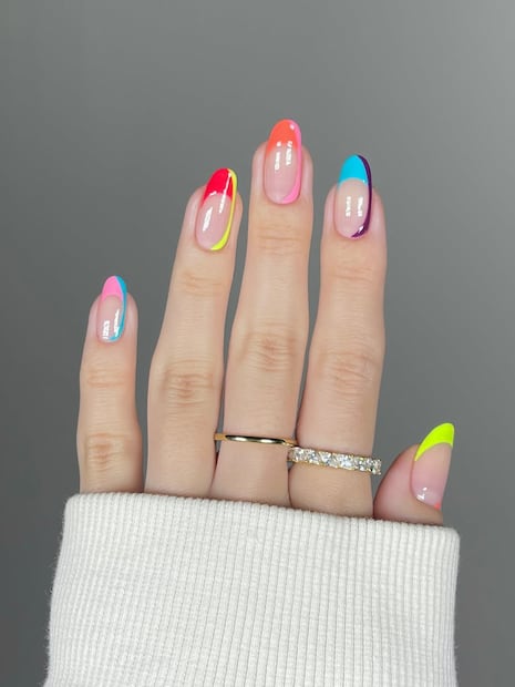 Una línea lateral más fina resalta las french nails. Foto: Instagram @heajiheaji