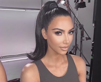 Kim Kardashian celebra su cumpleaños 39 y Kylie Jenner la maquilla