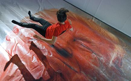 Una galería de Irlanda invita al público saltar sobre Trump