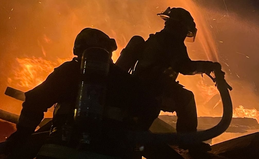 Desalojan a 40 familias por incendio de tejabanes en Monterrey; no se reportan heridos