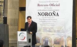 Noroña devela retrato; esperaron por media hora a Adán Augusto, y no llegó