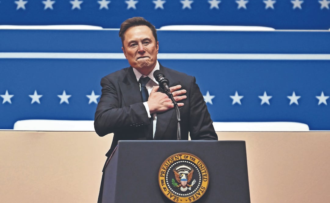 El director ejecutivo de SpaceX, Elon Musk, al hacer un polémico saludo en el Capitol One Arena. (21/01/2025) Foto: Stephanie Keith / AFP