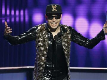 Raymix pone ritmo a la mañanera y entra a la lista de las “10 rolas buenas, buenas” de AMLO