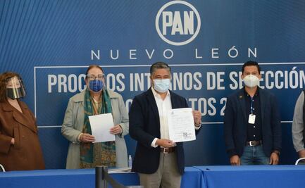 Víctor Fuentes Solís se registra como precandidato del PAN al gobierno de Nuevo León