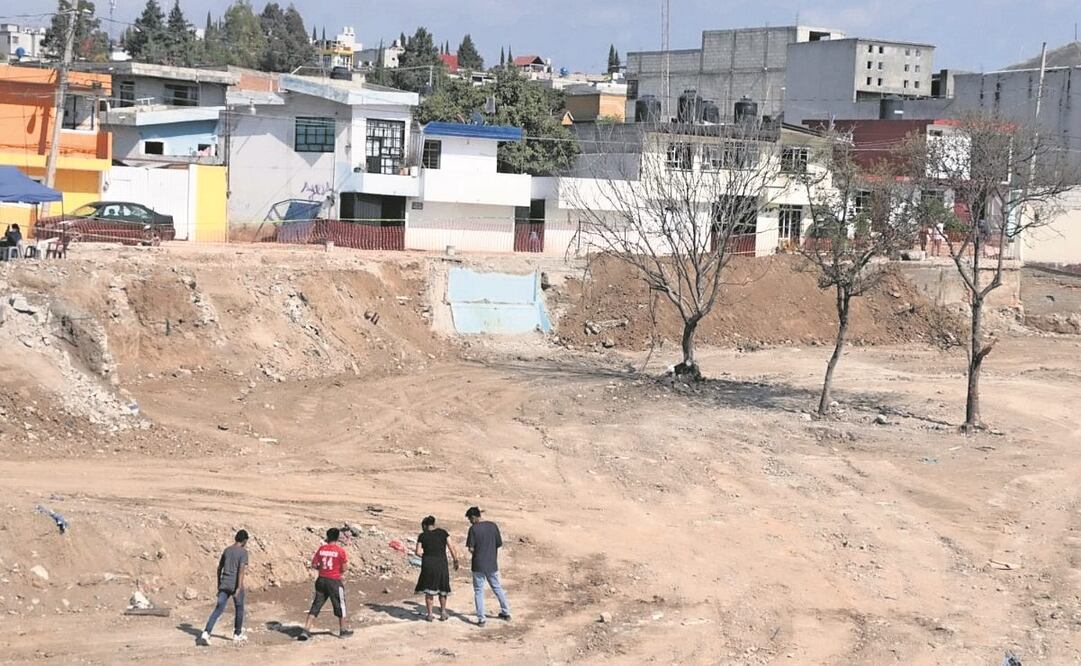 Lo que el día de la tragedia parecía una zona de guerra, ahora es un enorme terreno baldío. Foto: Omar Contreras. El Universal