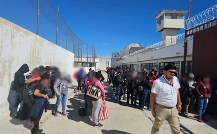 Por gritos de auxilio, rescatan a 123 migrantes encerrados en caja de tráiler en SLP