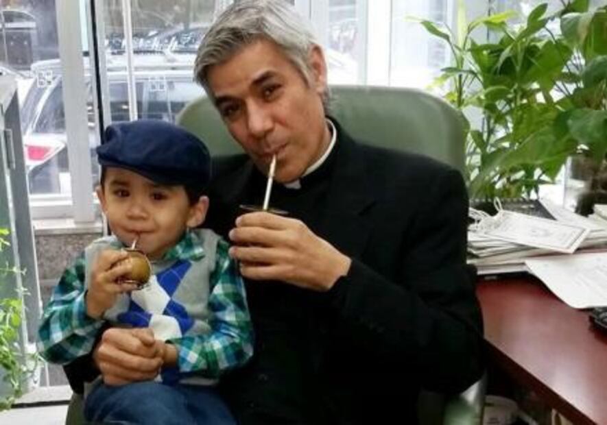 El pastor de EU que ayuda a 50 menores migrantes