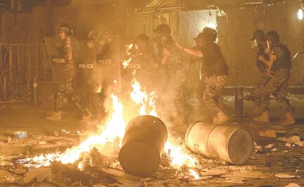 Chocan manifestantes y policías en Líbano