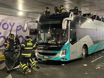Difunden lista de lesionados tras accidente de autobús de pasajeros de dos pisos en Viaducto