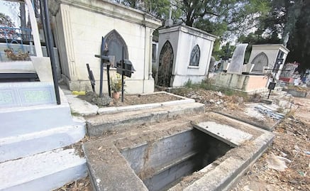 Sheinbaum indica que alistan regulación para cementerios en la CDMX 