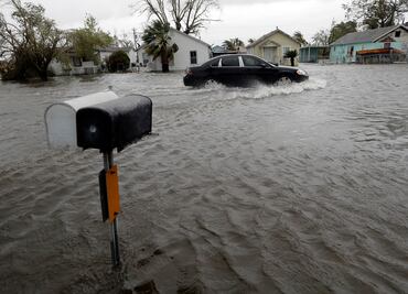 "Harvey" se degrada a tormenta tropical, pero deja graves inundaciones en Texas