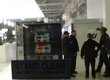 Tiroteo en plaza de Nueva Jersey desata pánico en "viernes negro"