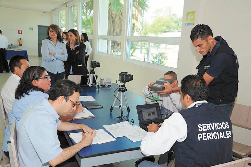 La información biométrica consiste en escaneo del iris, fotografía con rasgos faciales y huellas dactilares. Foto: Archivo. EL UNIVERSAL