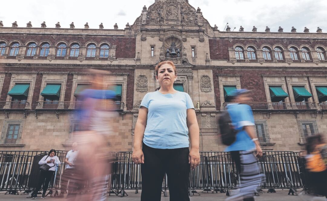 En busca de justicia para su hermana, Sandra se ha manifestado en Palacio Nacional, pero no ha encontrado respuesta, según relató. Foto: de Juan Boites