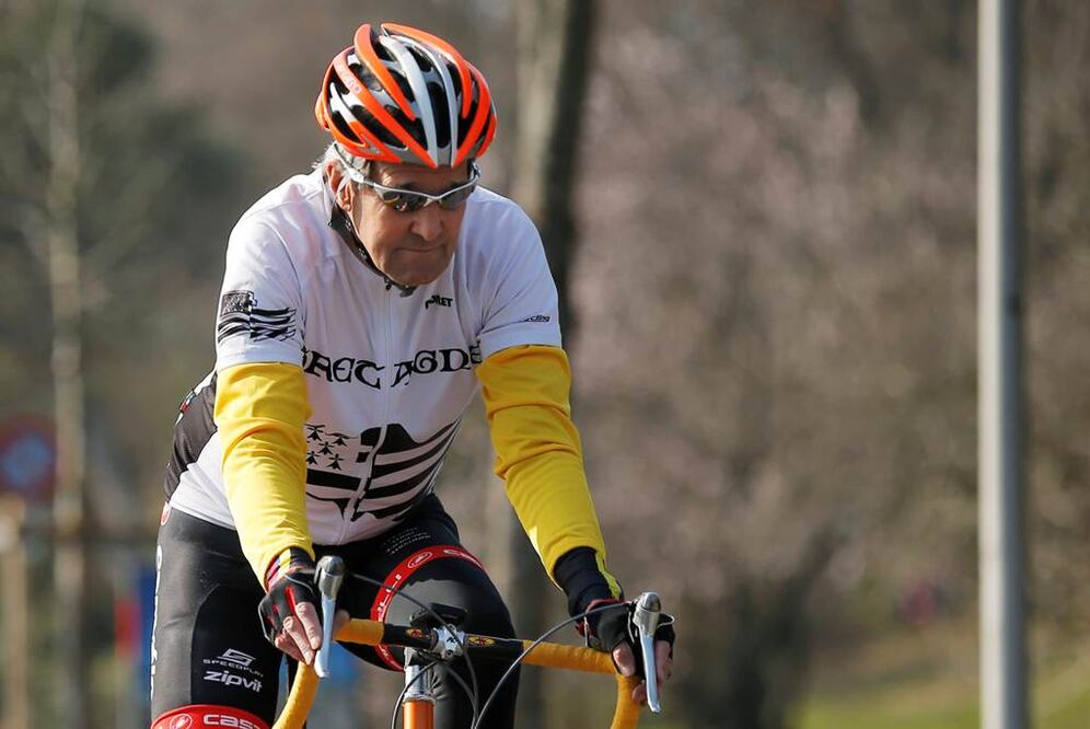 El secretario de Estado de EU se comunicó también con el canciller francés, Laurent Fabius, para suspender su asistencia el martes a París, a una reunión internacional sobre el combate al Estado Islámico   Foto: AP
