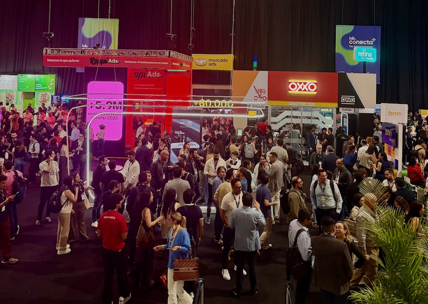 IAB Conecta 2026 también funcionó como un espacio de networking donde líderes de marketing, tecnología y creadores intercambiaron ideas sobre el futuro de la industria digital. Foto: Cortesía