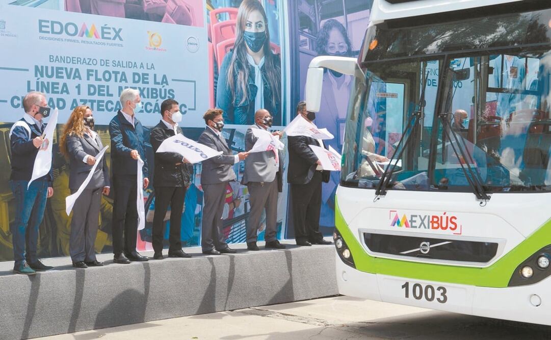 El gobernador Alfredo del Mazo encabezó el banderazo de salida de las nuevas unidades que renovarán la flota de la Línea 1 del Mexibús. Foto: Especial.