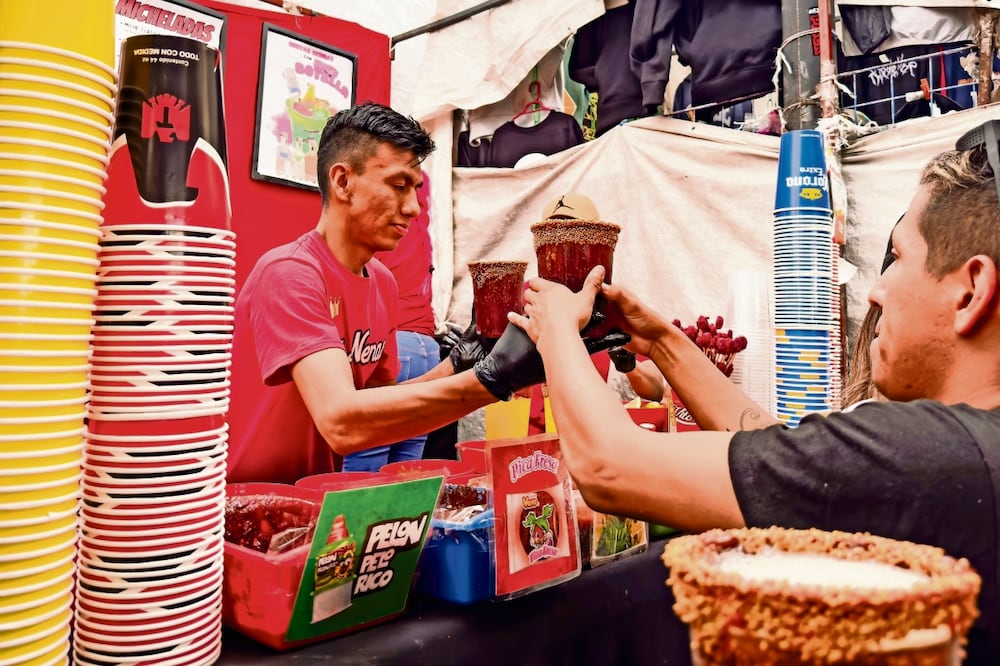 Beber alcohol en la vía pública e inhalar sustancias tóxicas se ubican como las principales faltas cívicas que cometen adolescentes. Foto: Archivo/ EL UNIVERSAL