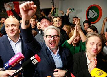 Partido gobernante de Georgia se perfila como ganador; oposición denuncia “elecciones robadas”