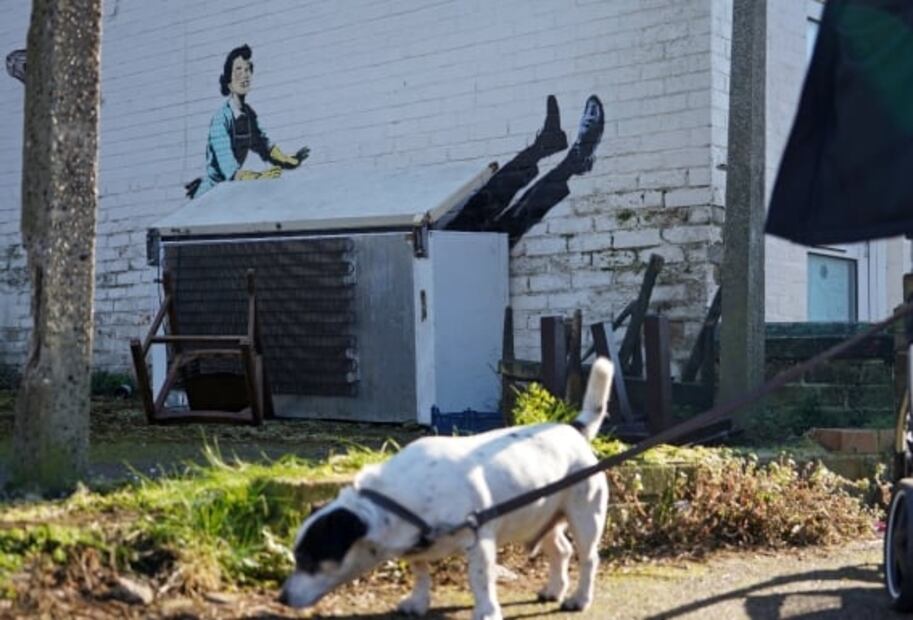 Aparece obra de Banksy en pleno San Valentín sobre la violencia doméstica contra las mujeres