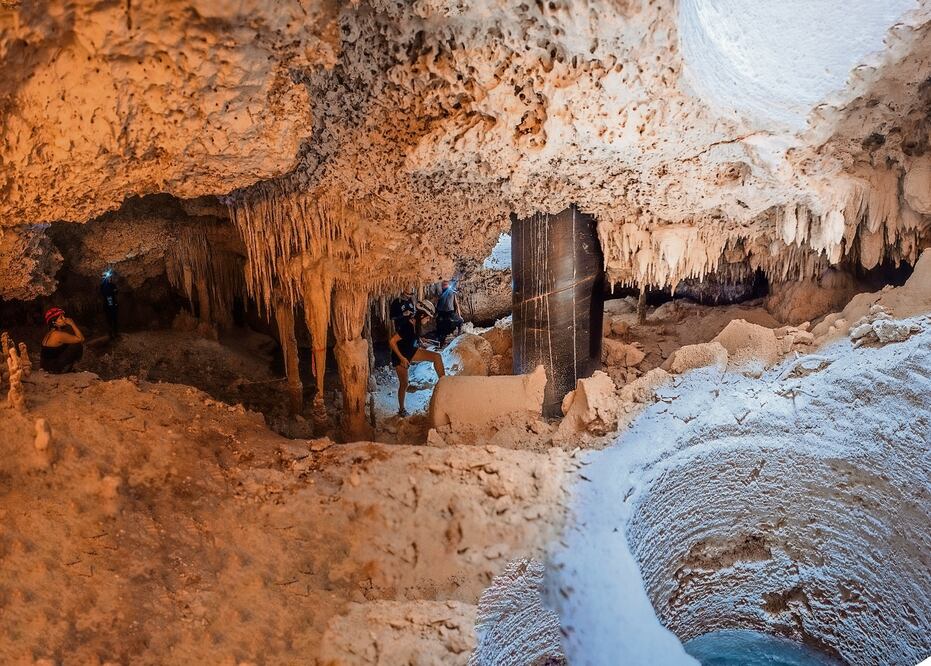 Imagen que exhiben el derrame de cemento en el acúifero de la Península de Yucatán/ Especial.