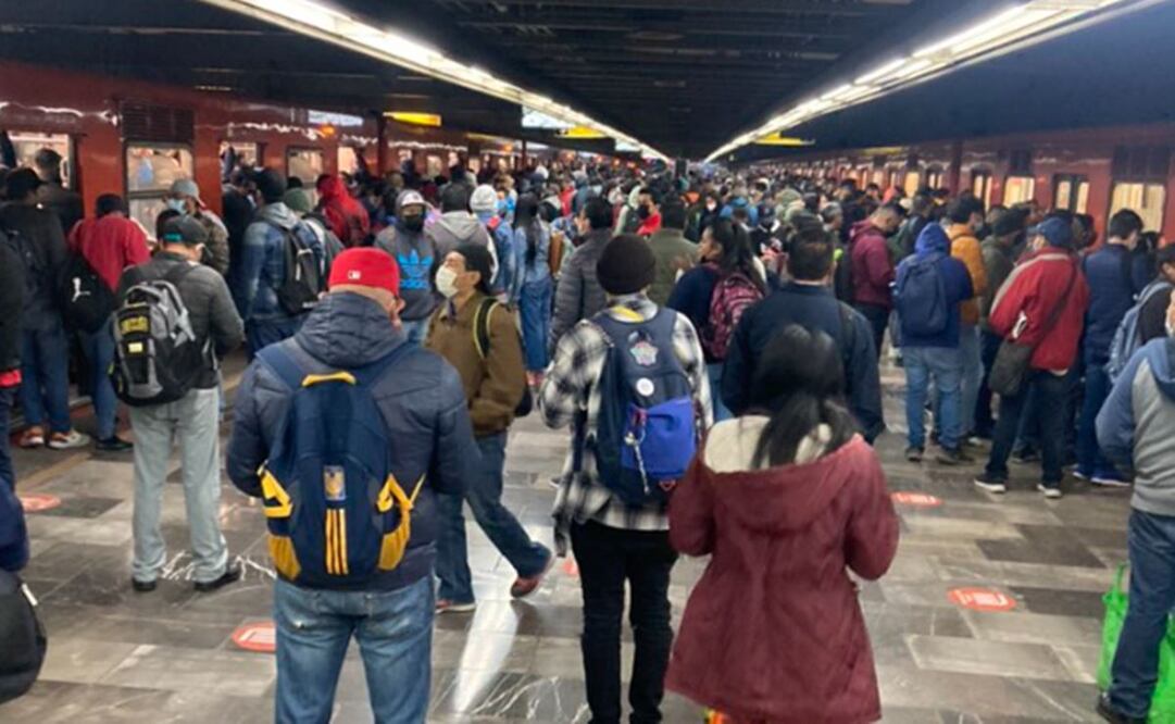 Reportan retrasos en Metro Pantitlán de la Línea 5