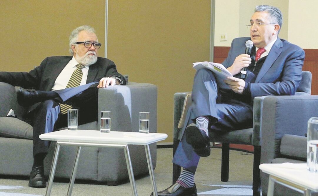 Alejandro Encinas, subsecretario de Gobernación, y Luis Raúl González Pérez, titular de la CNDH, durante el último día de la 30 Reunión de Embajadores y Cónsules. Foto: ESPECIAL
