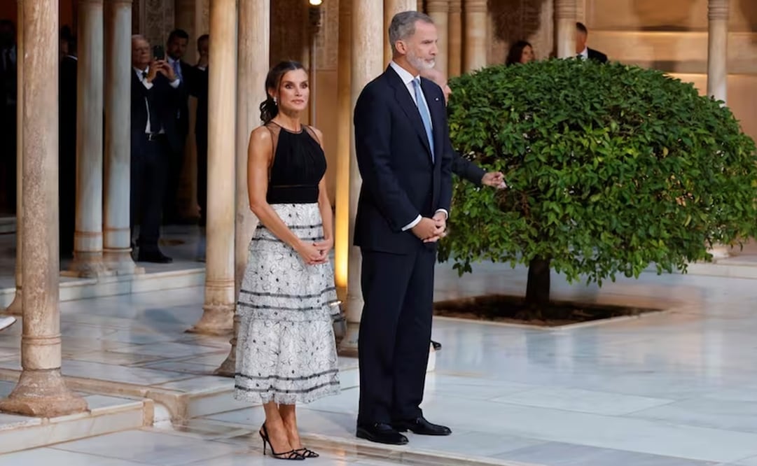 El rey Felipe VI y la reina Letizia, en la Alhambra, durante una cumbre de líderes europeos en Granada. Foto: AFP