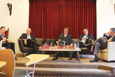 Economía no se debe basar en Trump: expertos