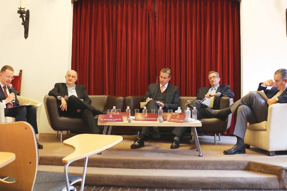 Gerardo Gutiérrez (der.) dijo que Obama deportó a casi 3 milones, por lo que no cree viable que Donald deporte a tantas personas (UNIVERSIDAD PANAMERICANA)