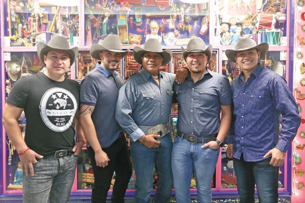 Ramiro Delgado Jr, Javier Cantú, José Guadalupe Esparza, José Adán Esparza y René Guadalupe Esparza. Foto: IVÁN STPEHENS. EL UNIVERSAL