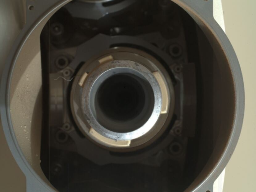 NASA investiga objeto atrapado en el rover Perseverance de Marte