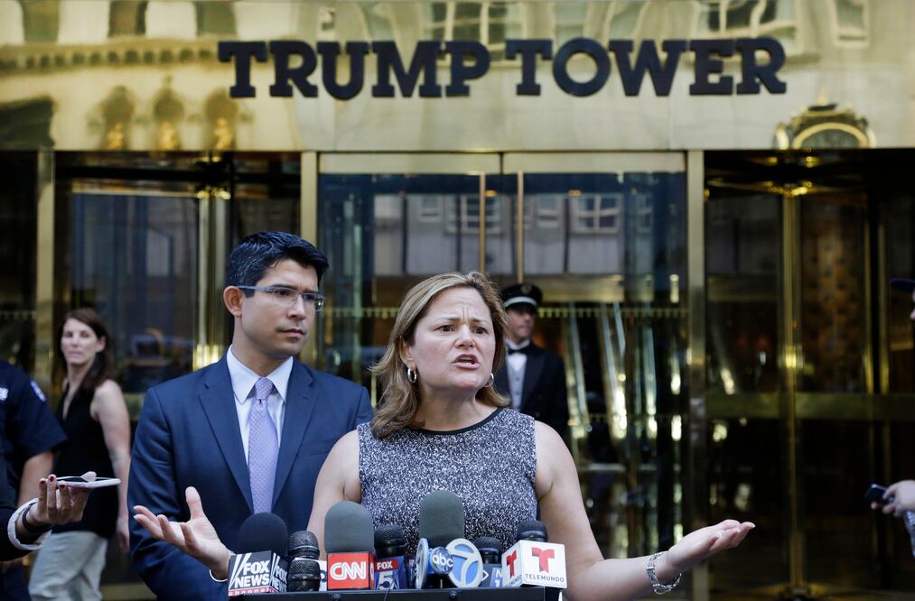 La presidenta del Concejo de la ciudad de Nueva York Melissa Mark-Viverito criticó a Donald Trump por poner en entredicho la imparcialidad del juez Gonzalo Curiel, por su ascendencia mexicana  (Foto: AP)