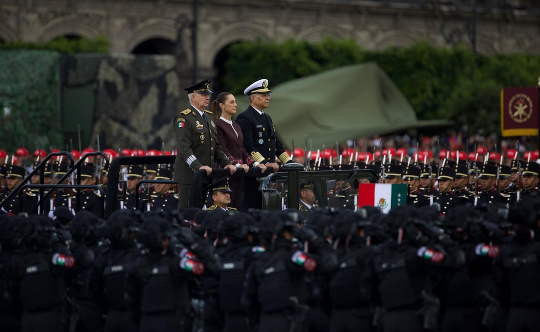 La presidente de México, Claudia Sheinbaum Pardo, a su llegada al desfile cívico militar del 16 de septiembre. Foto: Hugo Salvador / EL UNIVERSAL