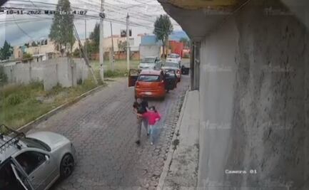 Video. Sustraen a niña de un auto en Tlaxcala; Fiscalía local indaga el caso