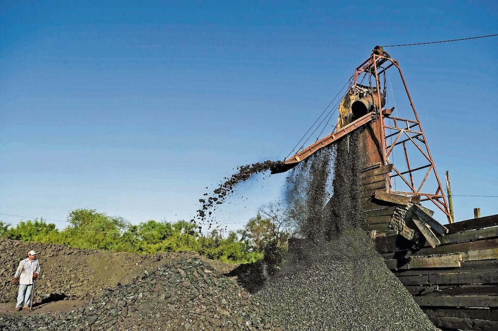 En México, cifras oficiales muestran que crece la dependencia del carbón para generar electricidad. Foto: Archivo | El Universal