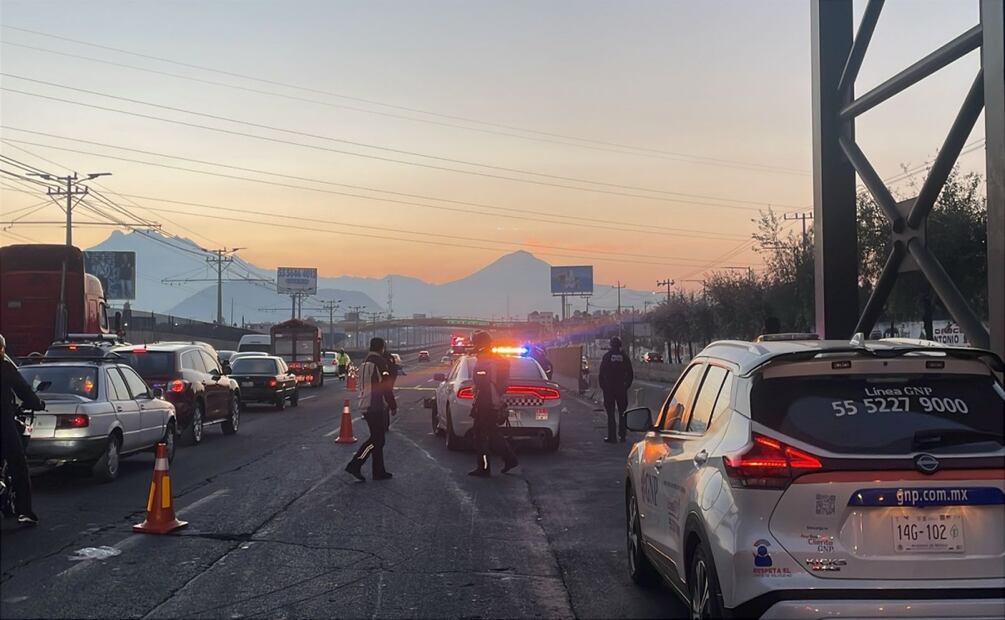 Muere motociclista en la autopista México-Puebla; tránsito lento en Iztapalapa. Foto: Especial