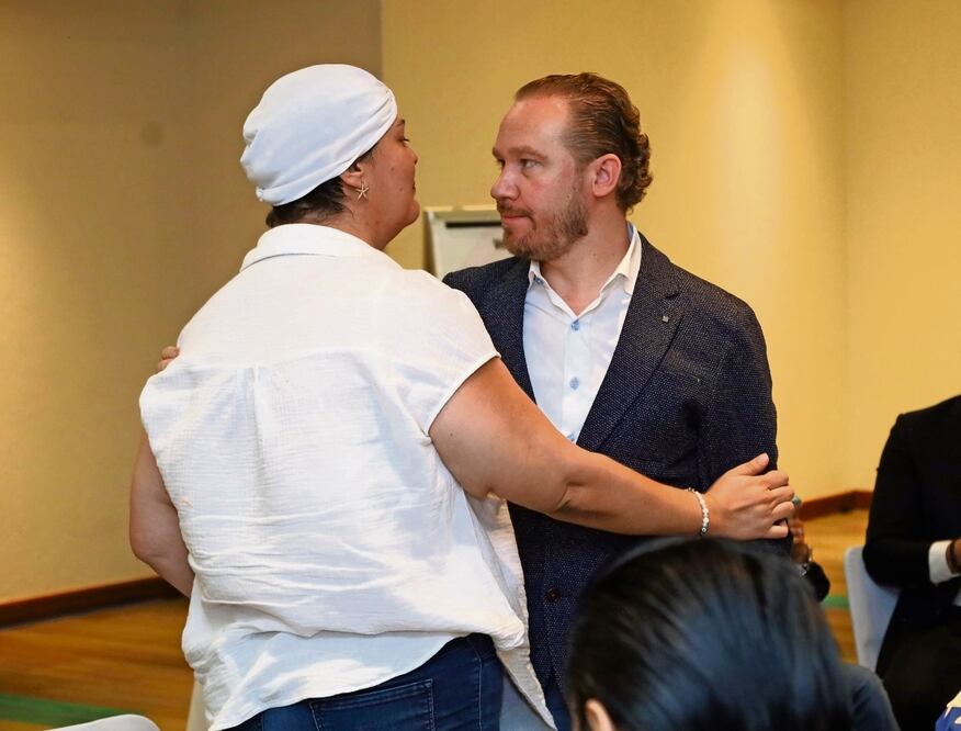 Santiago Taboada firmó un manifiesto de seis puntos, entre ellos, para impulsar la creación de una mesa de diálogo por la justicia, la resiliencia, el valor y la verdad. Foto Especial