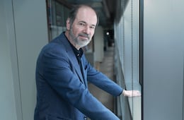 Humanidad se vuelve más tonta mientras la IA avanza: Juan Villoro