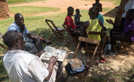 "Al principio era broma", dice padre de 102 hijos en Uganda que no recuerda sus nombres